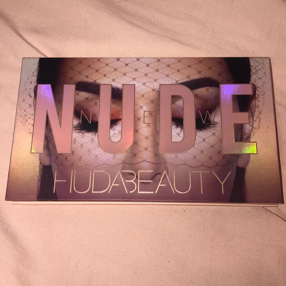 Huda eye shadow palette